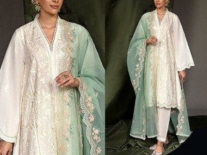 Luxury Embroidered Lawn Suit 2023 with Embroidered Organza Dupatta Price in Pakistan