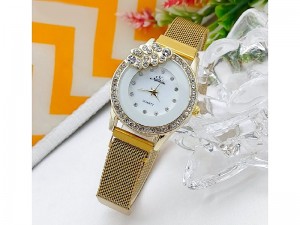 Noble Leaf Magnet Chain Fashion Watch for Ladies - Golden Price in Pakistan
