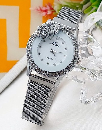 Noble Leaf Magnet Chain Fashion Watch for Ladies - Silver Price in Pakistan