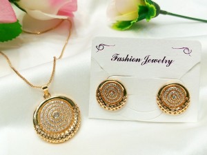 Elegant Golden Women's Locket with Earrings Price in Pakistan