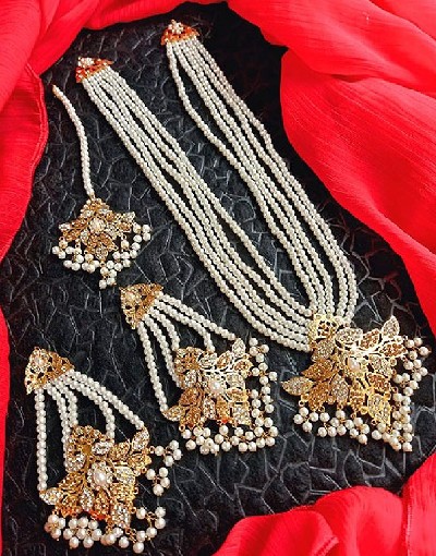 Hyderabadi Pearl Jewellery Set with Earrings & Tikka Price in Pakistan