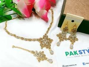 Elegant Fashion Jewelry Set with Earrings & Tikka Price in Pakistan
