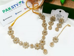 Elegant Fashion Jewelry Set with Earrings & Tikka